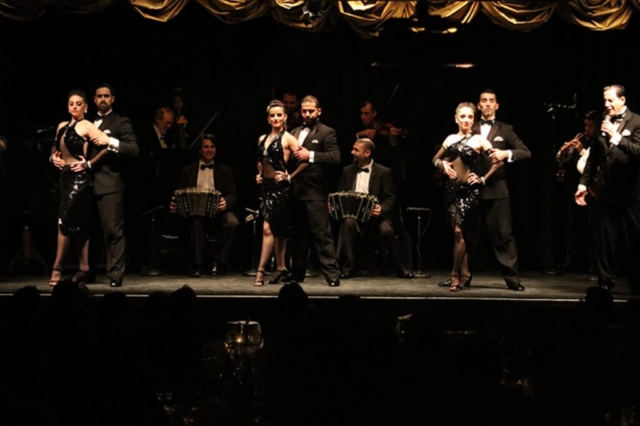 Tango dancers and live band at La Ventana