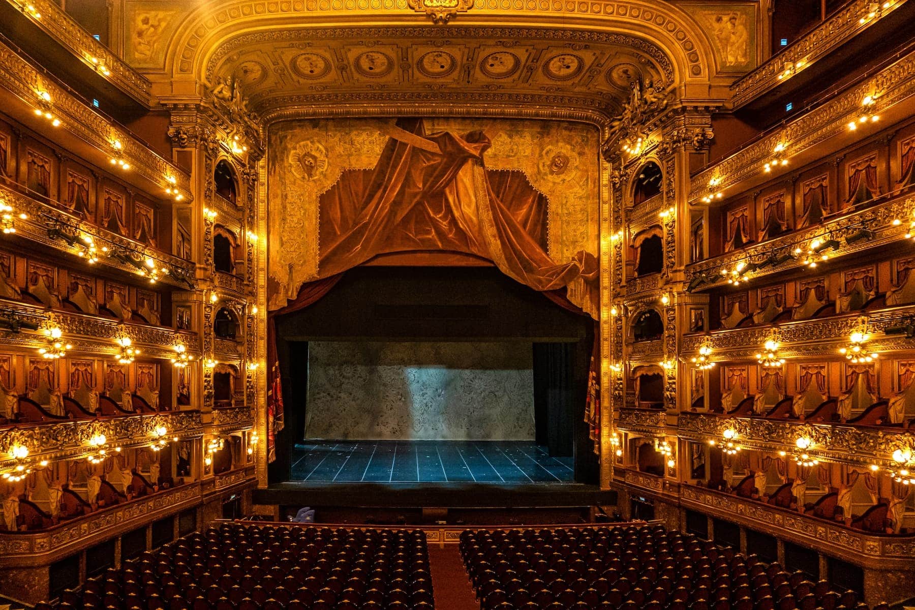 Teatro Colon inside stage
